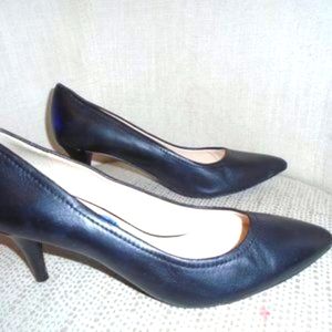 2/$40 Tahari black dress shoe 7.5 M